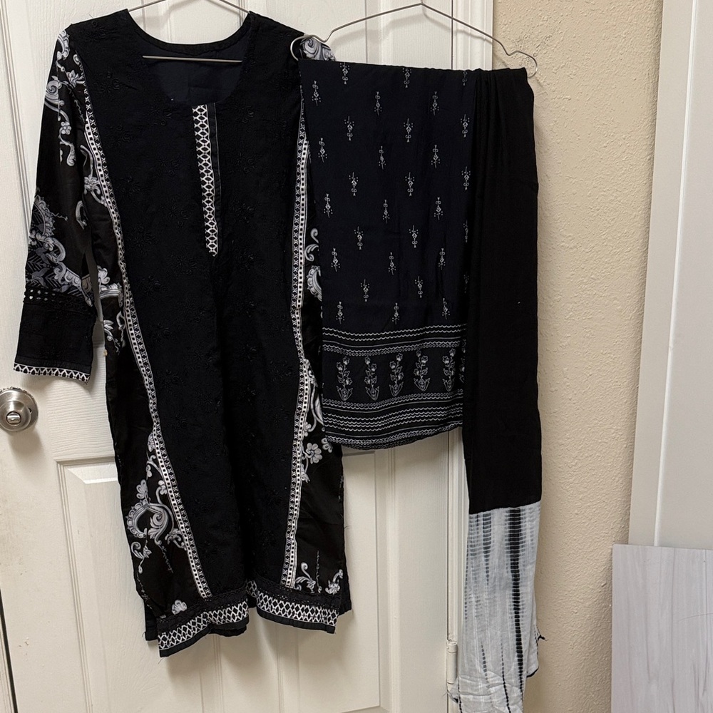 Cotton Pakistani Indian Black and White Embroidered Tunic with dupatta